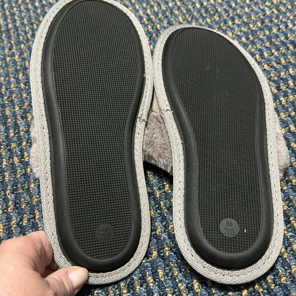 Amazingly soft Soma slippers in grey. Size M (7/8). NWT - Picture 5 of 5